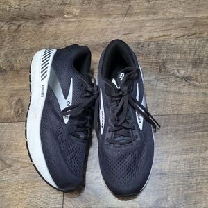 Brooka ABlack and White Running Shoes